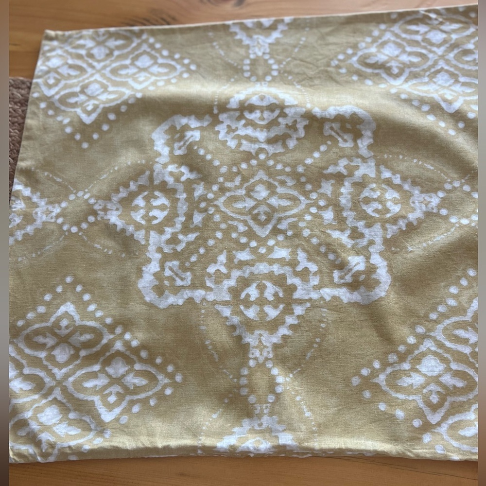 Pottery Barn pillow shame 23” wide
Light gold and white w/ zipper.